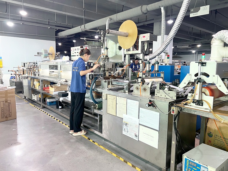 背膠生產(chǎn)線場景 (3)